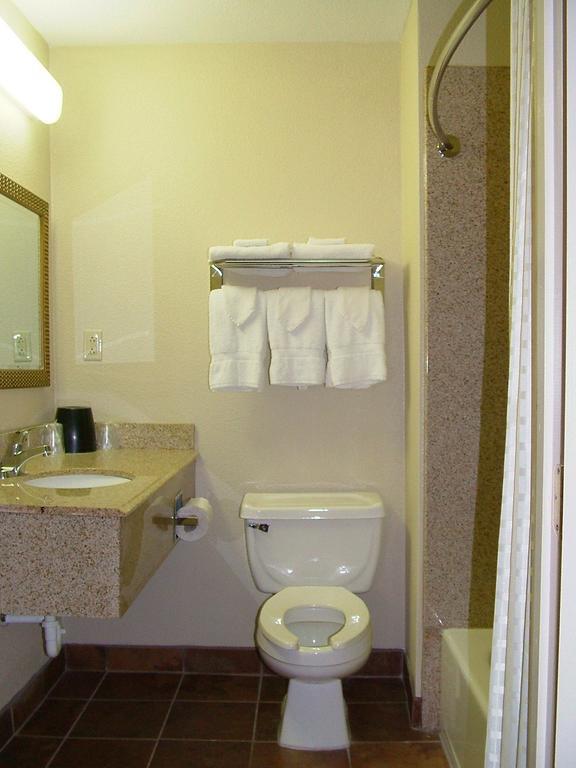 Budget Inn Monroe Habitación foto